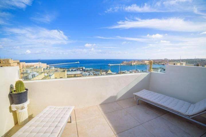 Grand Harbor View *